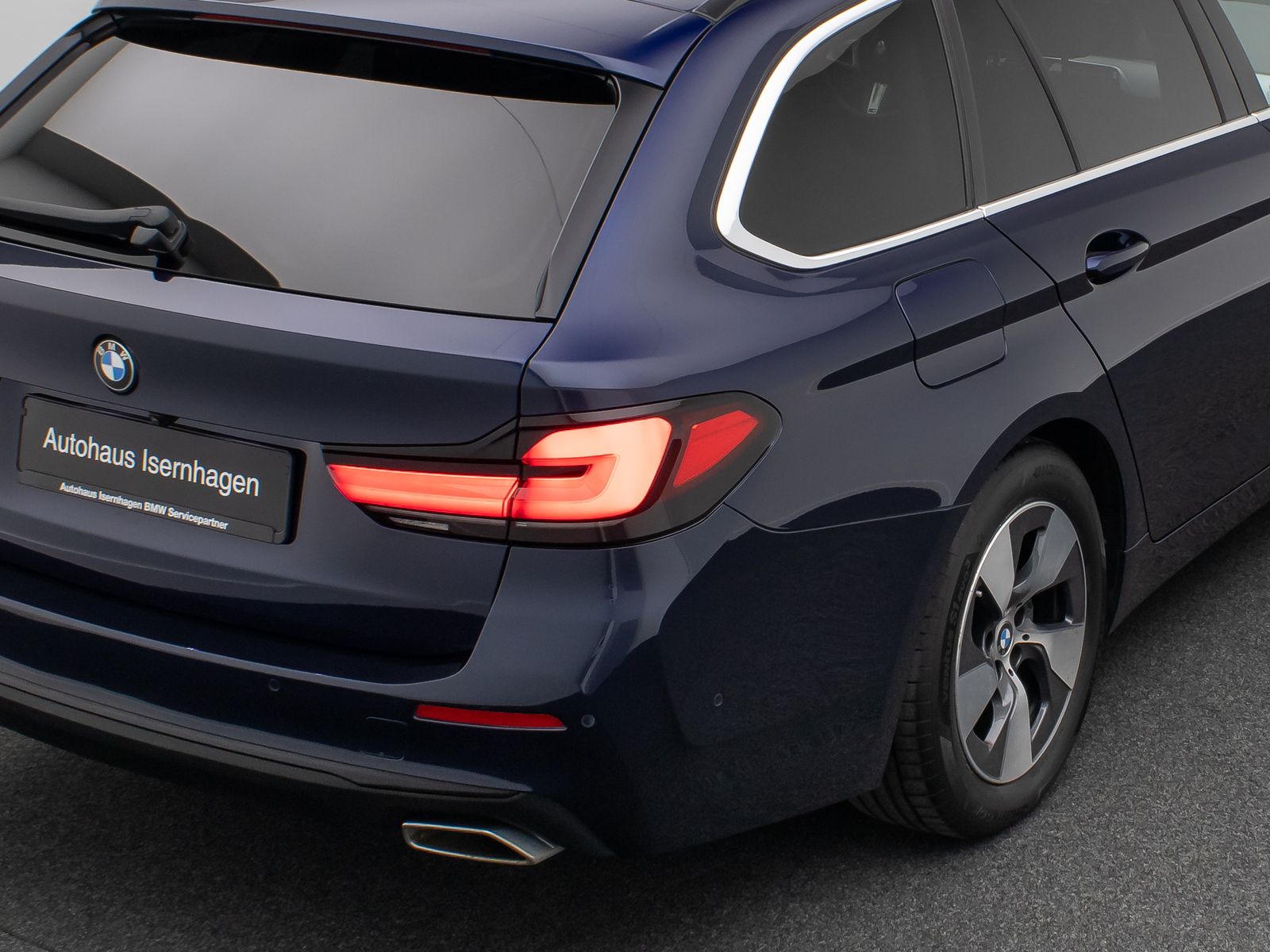Fahrzeugabbildung BMW 520d xD DAB Kamera HUD Laser H/K Leder Komfort
