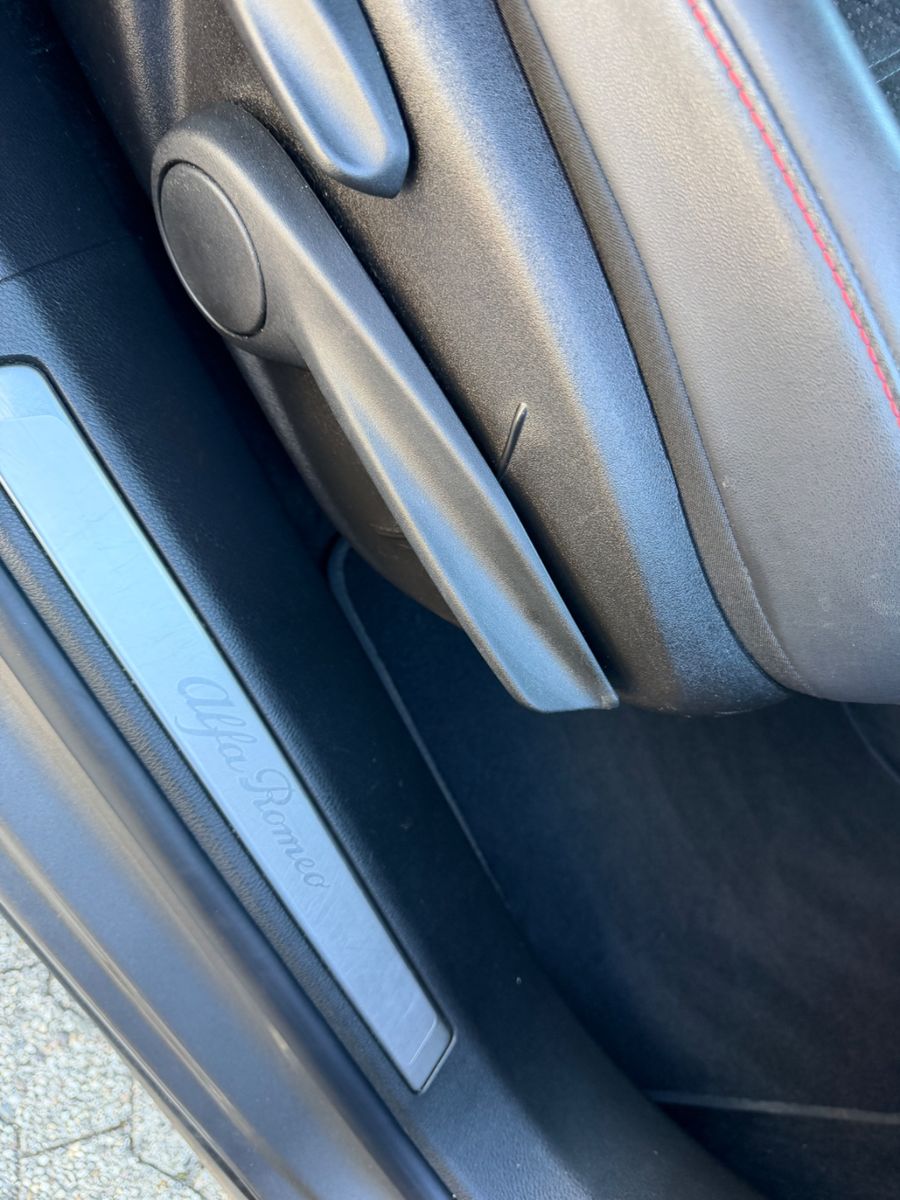 Fahrzeugabbildung Alfa Romeo Tonale Edizione Speciale/DNA/ACC/APPLE-CAR
