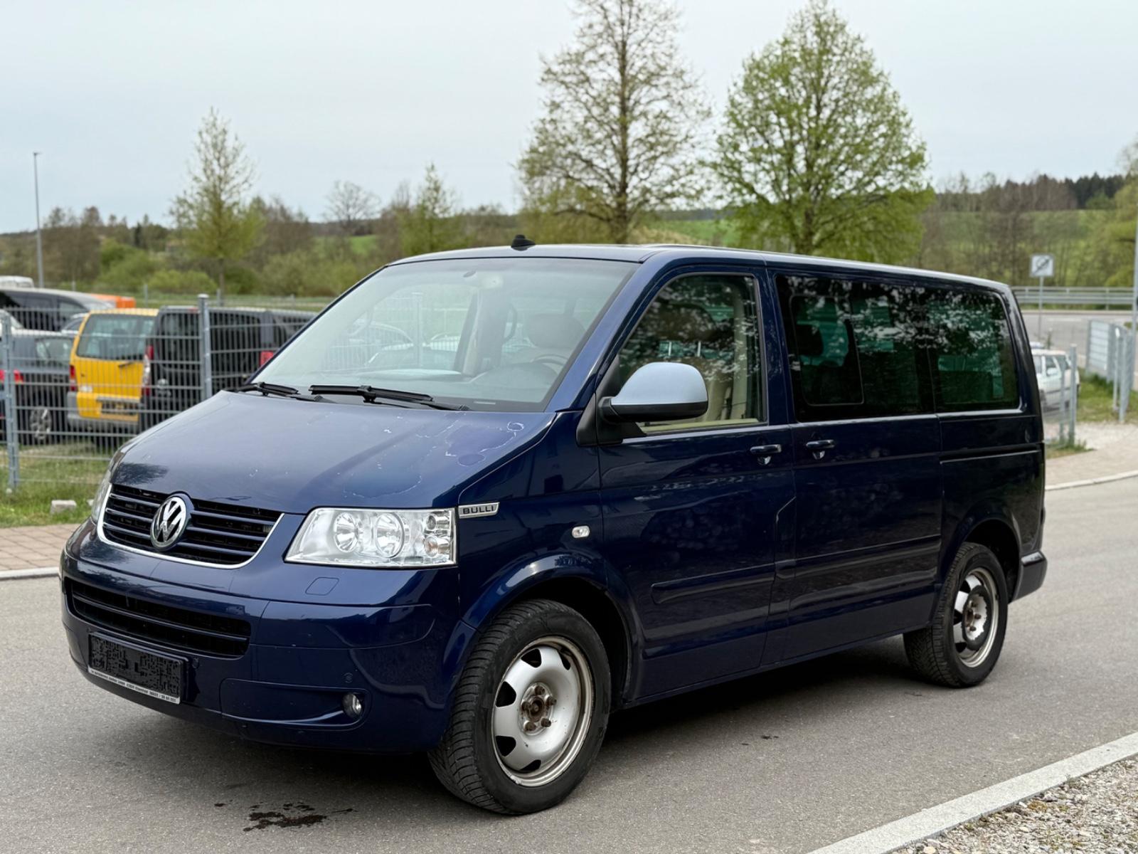 Volkswagen T5Multivan Bulli 2.5 *7 Sitze* Klimaaut*SHZ*Navi