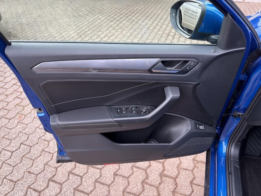 Fahrzeugabbildung Volkswagen T-ROC Style 1.5 TSI,DSG,Navi,SH,Keyless,Heckkl.e