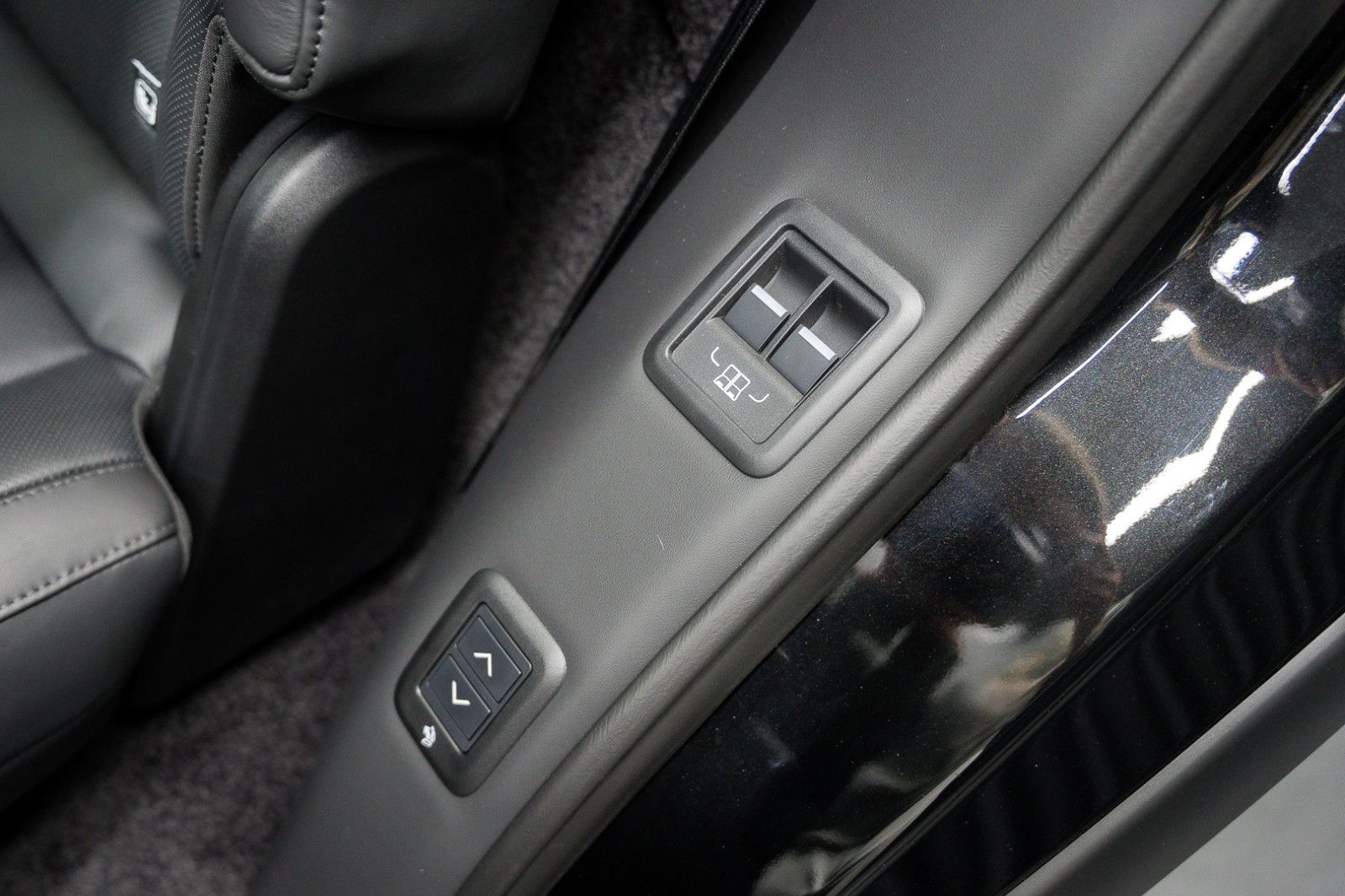 Fahrzeugabbildung Land Rover Range Rover P530 Autob. LWB Fond-TV 23''