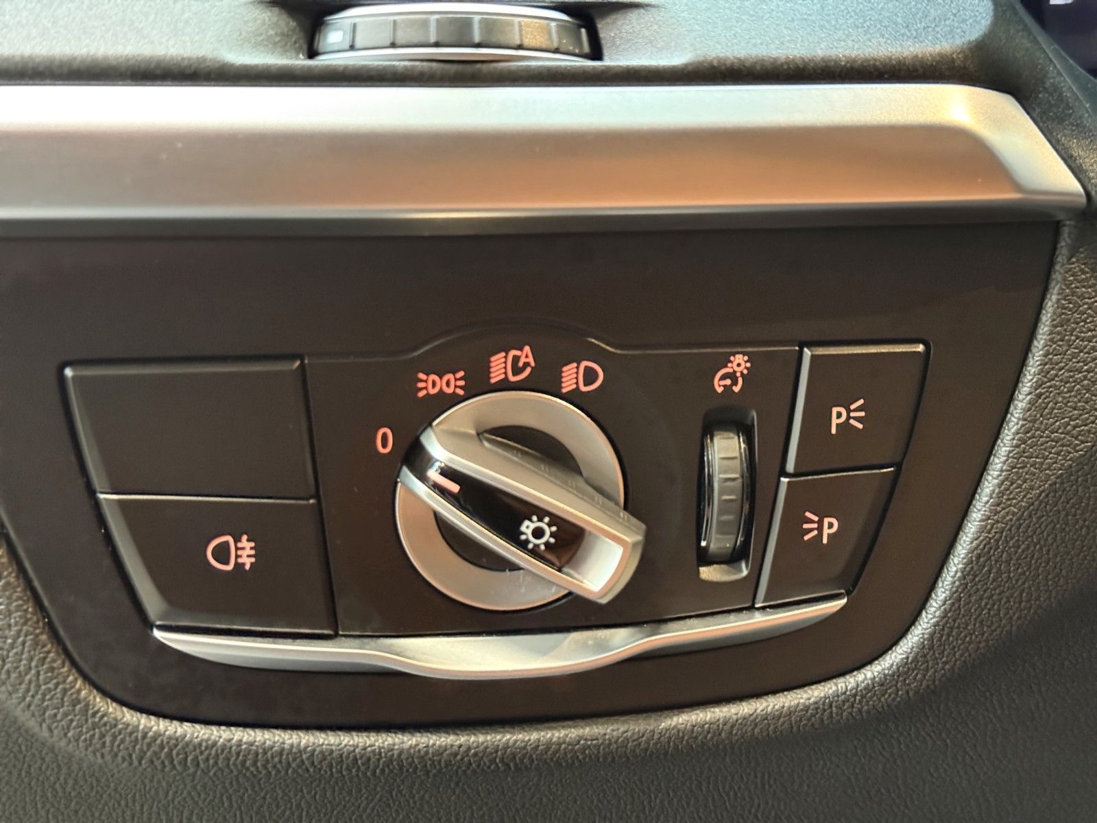 BMW X3 xDrive 30 e HUD KZU HiFi AHK LED DAB WLAN QI foto 18