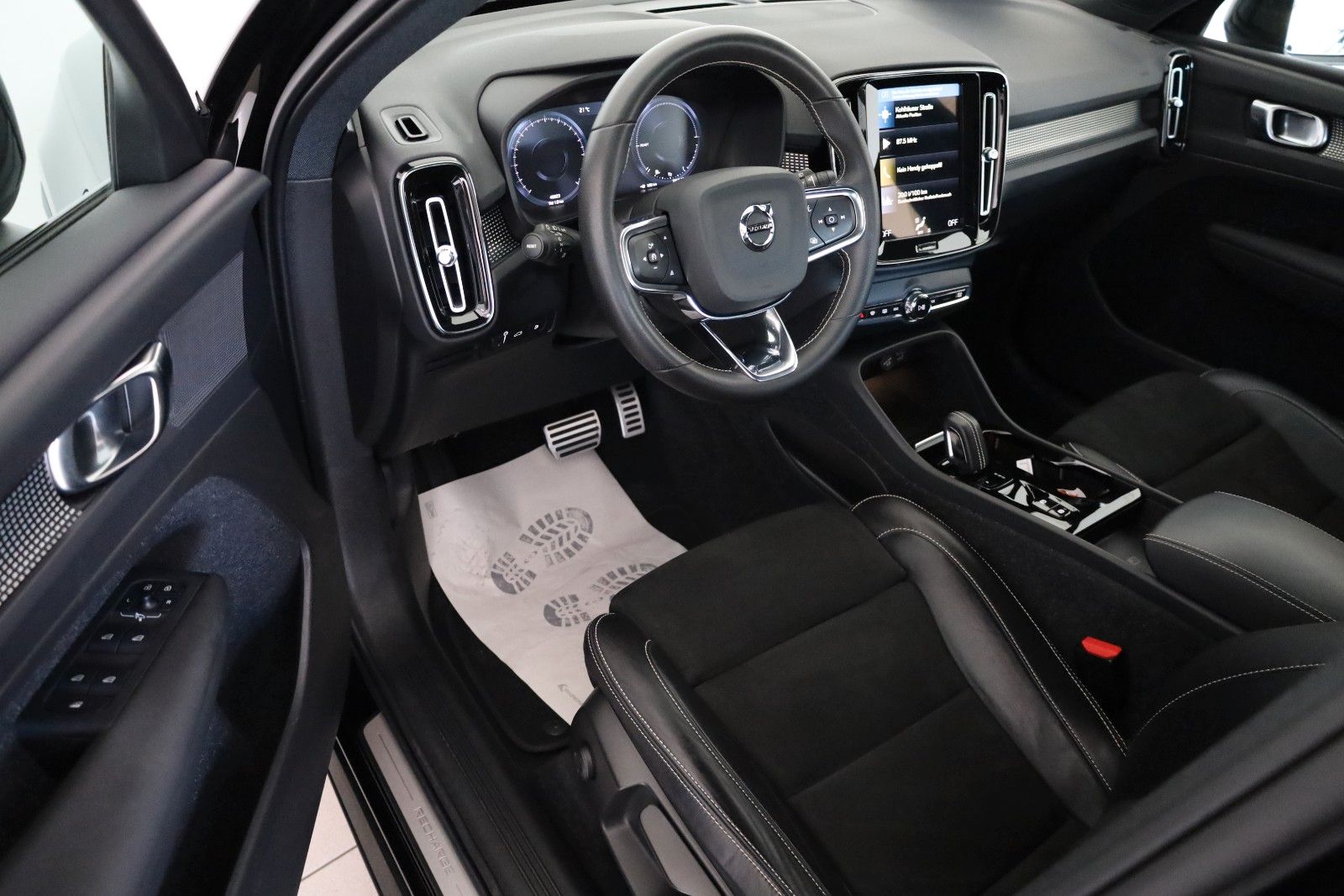 Fahrzeugabbildung Volvo XC40 R Design T.Leder,Navi,LED,Kamera,Apple CarP