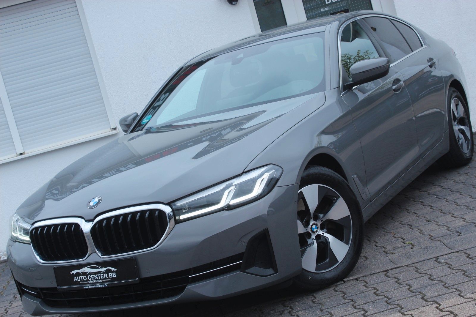 BMW 520 d Lim. AMBIENTE*FACELIFT*LED*KAMERA*NAVI*ALU