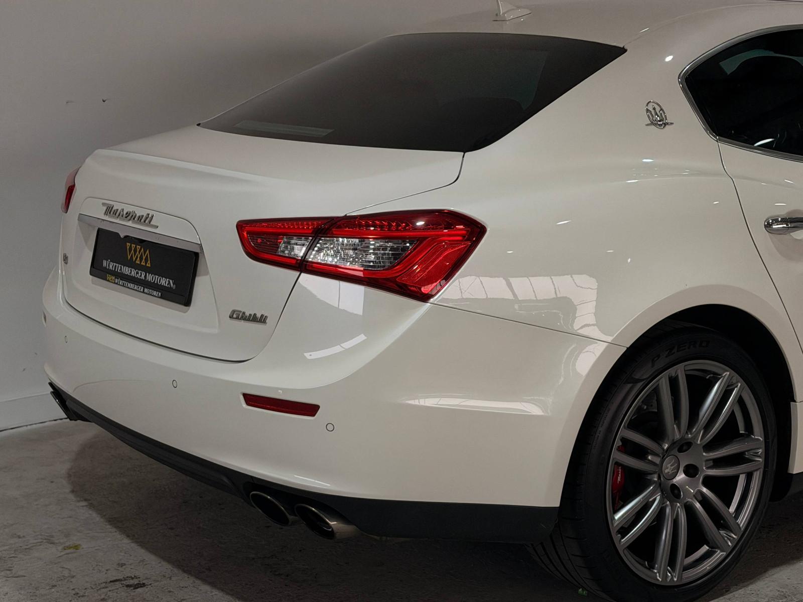 Maserati Ghibli SQ4 3.0 V6 409 ch • BVA • 4x4 • Cuir • Toit Panoramique