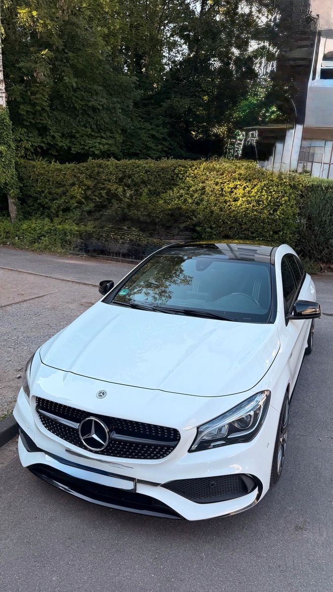 MERCEDES-BENZ Mercedes CLA 220 4MATIC SB AMG Line | Pano...