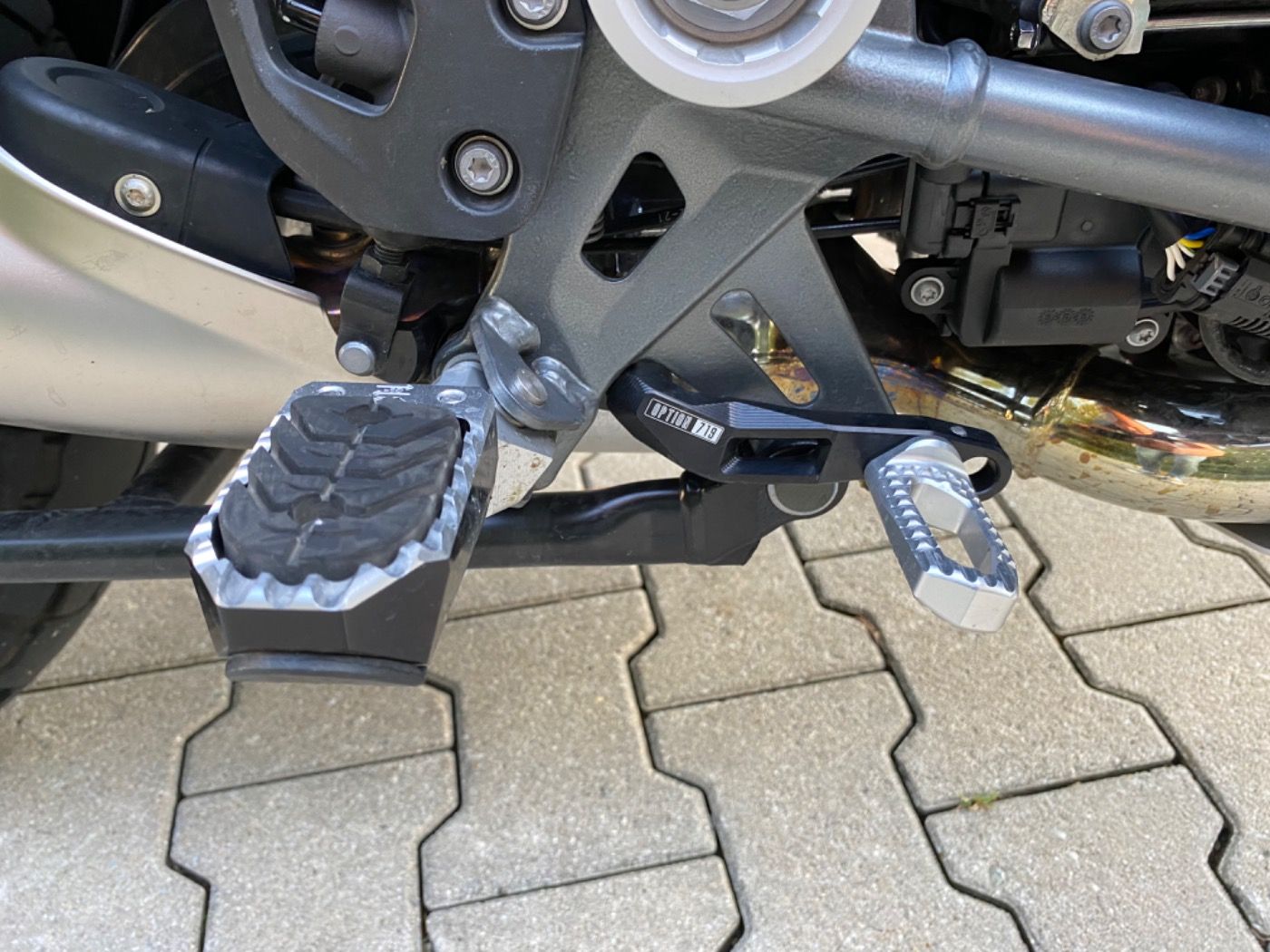 Fahrzeugabbildung BMW R 1250 GS Triple Black Frästeile Seitenkoffer