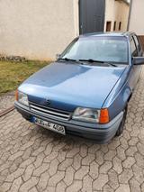 Opel Kadett - Opel Kadett: Blau
