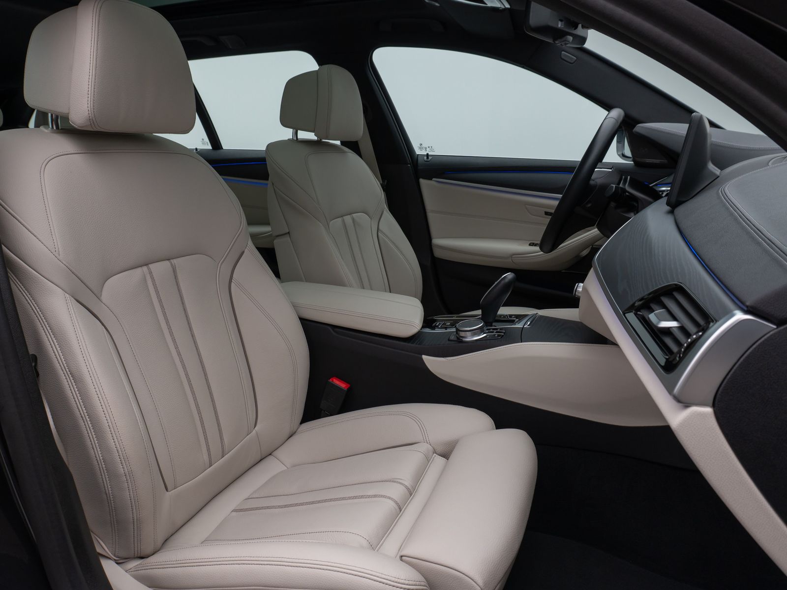 Fahrzeugabbildung BMW 520d  xD Luxury Line Panorama Kamera DAB H/K AHK