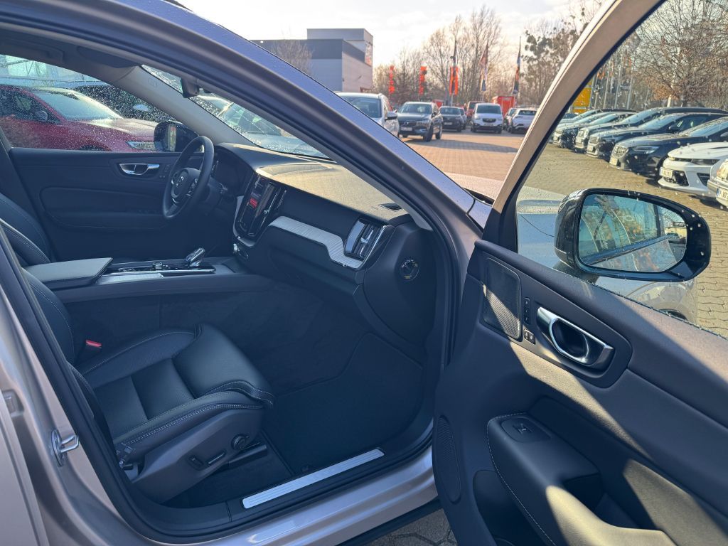 Fahrzeugabbildung Volvo XC60 T6 AWD Plus Dark+AHZV+21Zoll+SOFORT