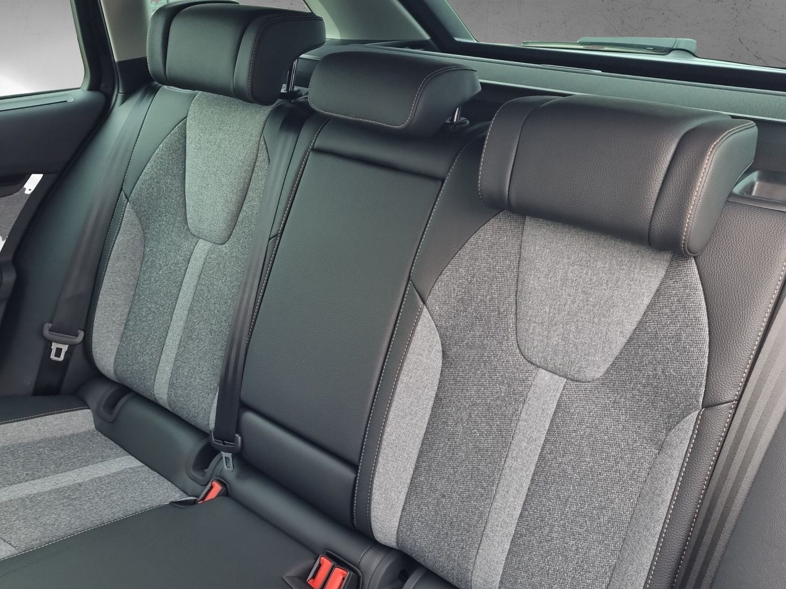 Fahrzeugabbildung SKODA Octavia Combi Tour 2,0 TDI 110KW/150PS AHK