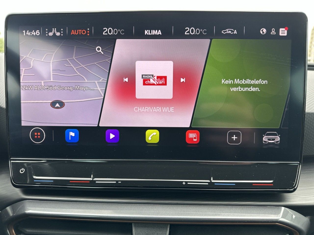 Fahrzeugabbildung CUPRA Leon Sportstourer 2.0TSI 245 PS DSG*AHK-Navi* - mit KI generiert/bearbeitet