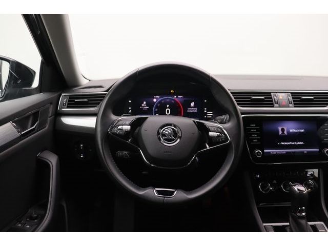 Fahrzeugabbildung SKODA Superb Combi Ambition LED ACC Navi DSG