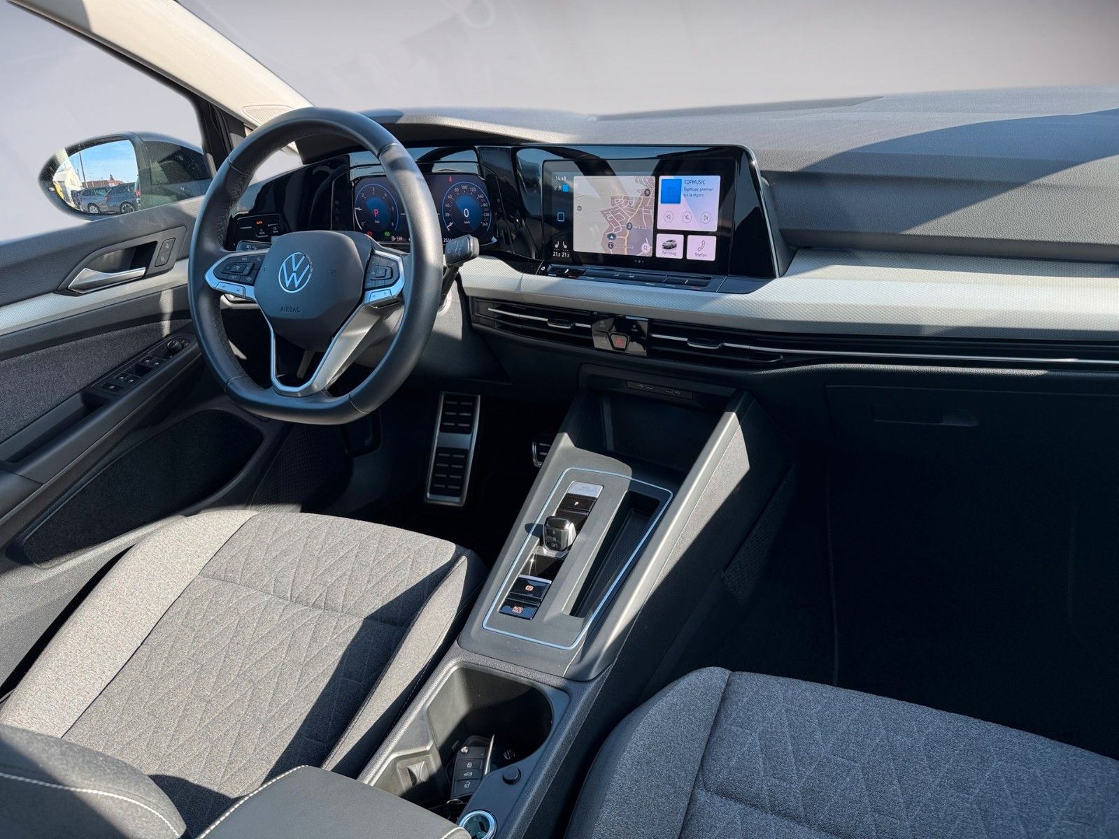 Fahrzeugabbildung Volkswagen Golf VIII Life MOVE 2.0 TDI *LED*KAMERA*ACC*AHK*