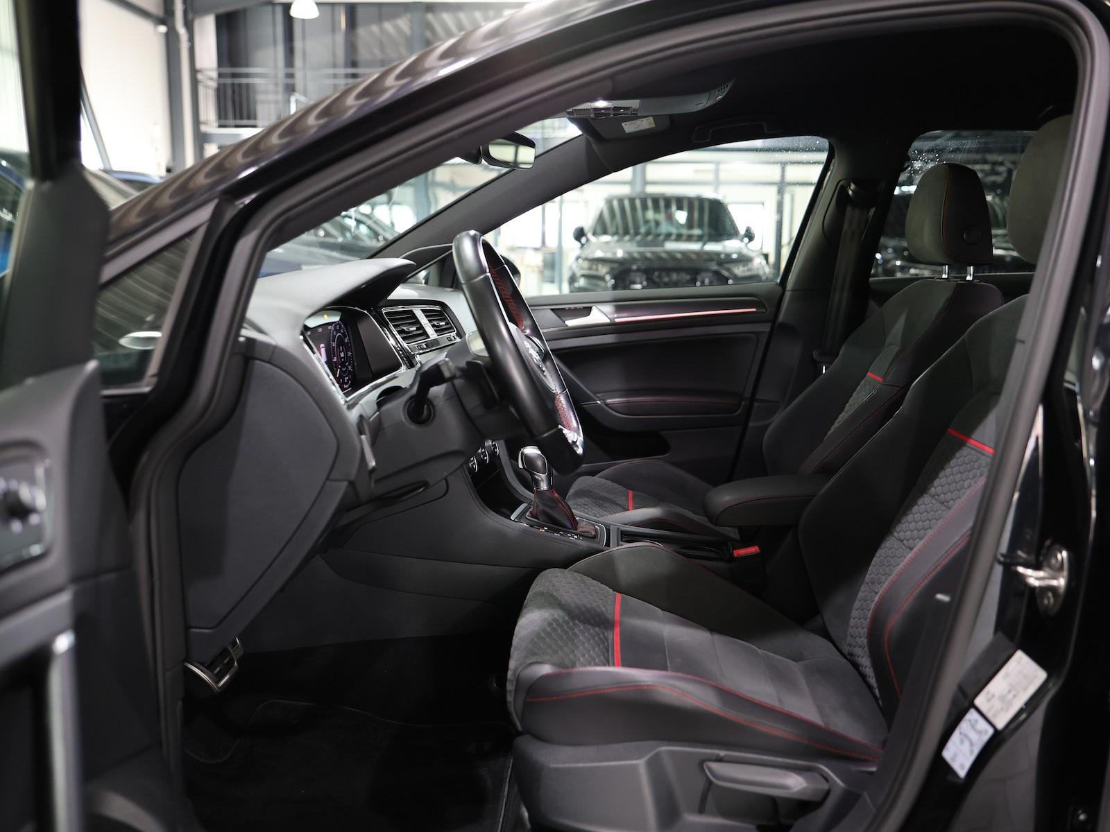 Volkswagen Golf GTI VII 2.0 TSI DSG PERFORMANCE / LED,LEDER