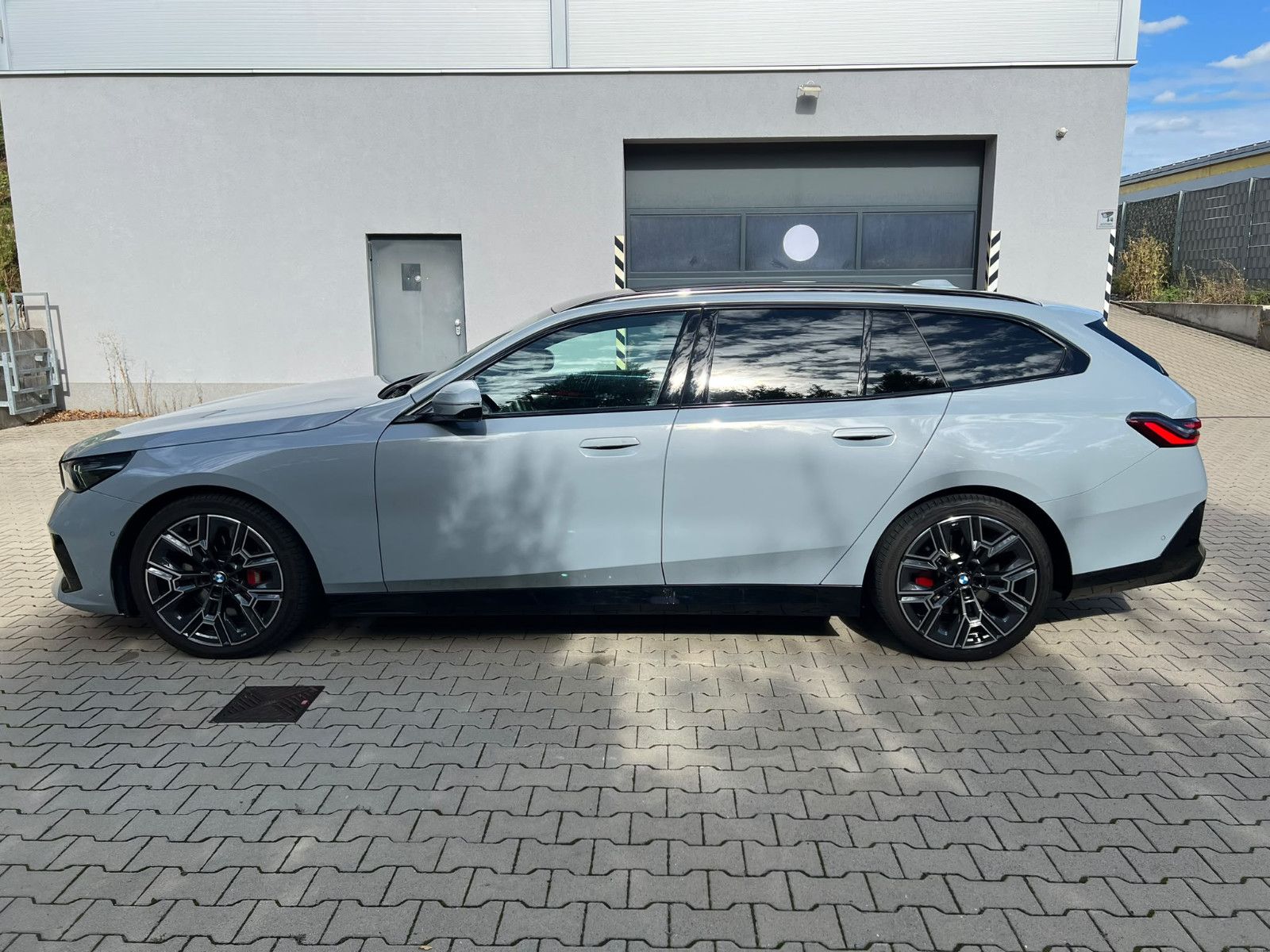 BMW 540d xDrive Touring M SPORT PRO/Panoramadach imagem 2