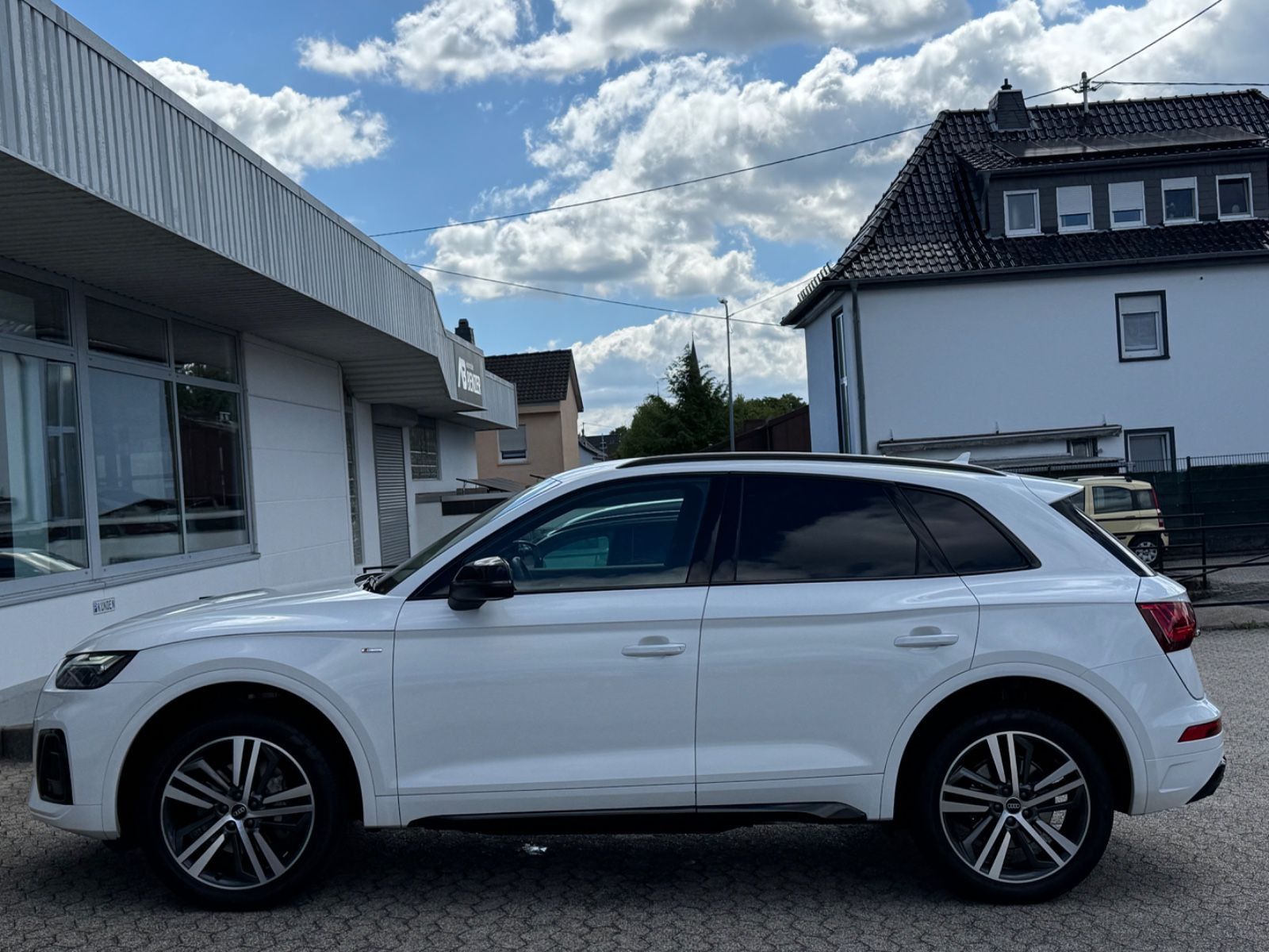 Fahrzeugabbildung Audi Q5 40 TDI quattro S line/LEDER/LED/NAVI/SHZ/ACC/