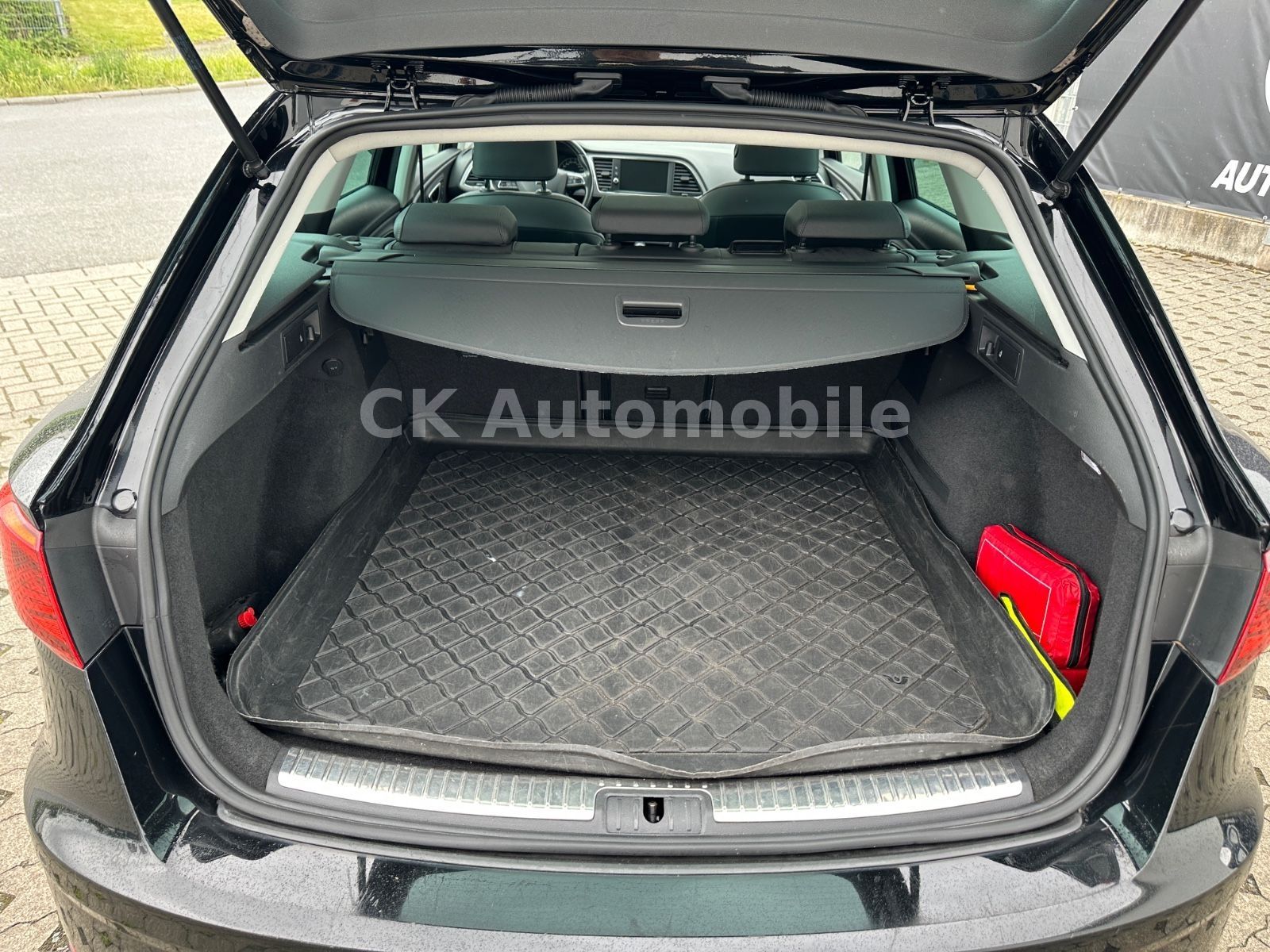 Fahrzeugabbildung SEAT Leon ST Style Automatik/Navi/Pano/Klimaa/LED/AHK