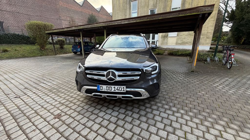 Image of Mercedes-Benz GLC 300
