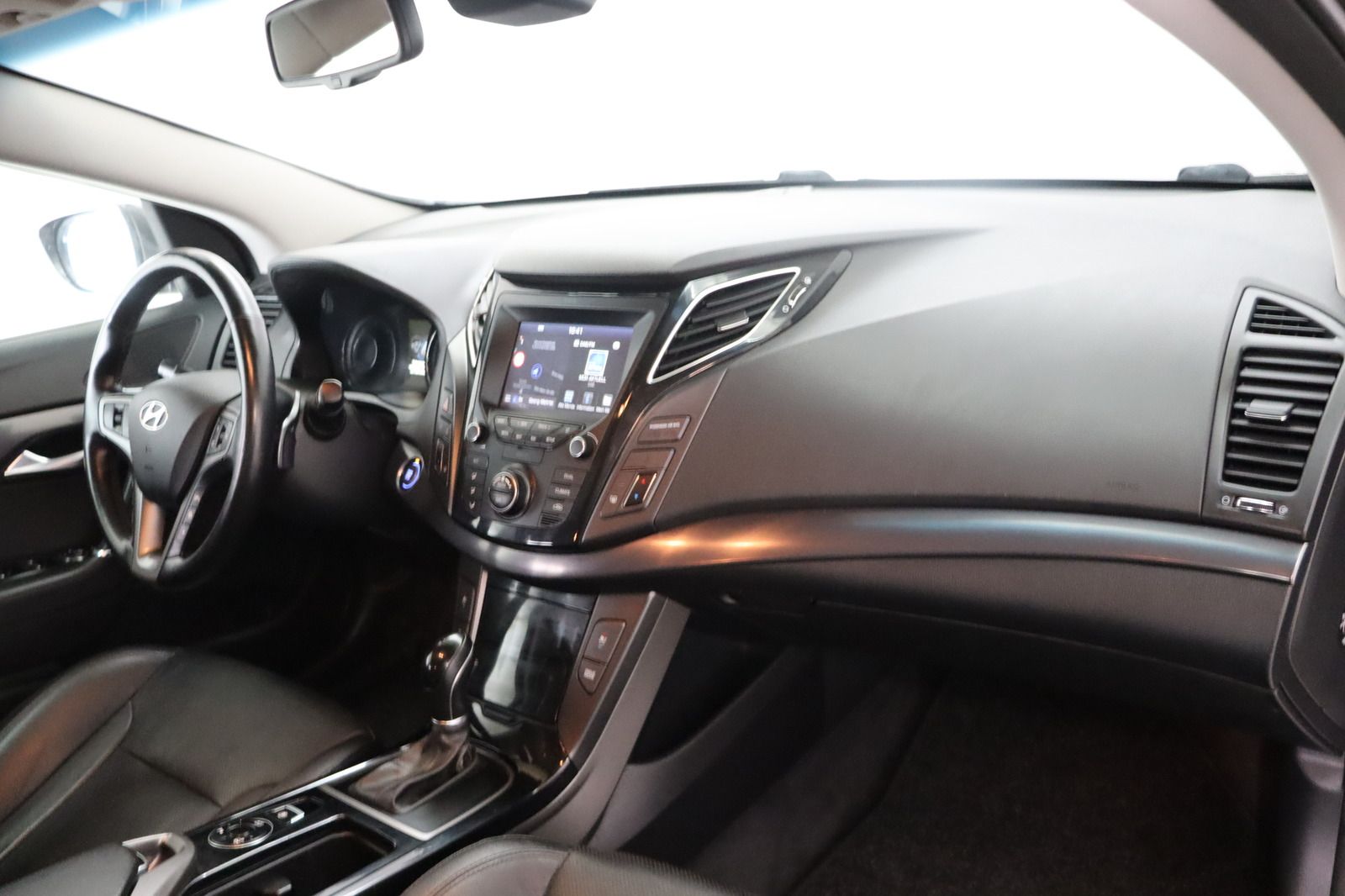 Fahrzeugabbildung Hyundai i40 FL 1.6 CRDi Space Plus * Sitzhzg./-lüftung