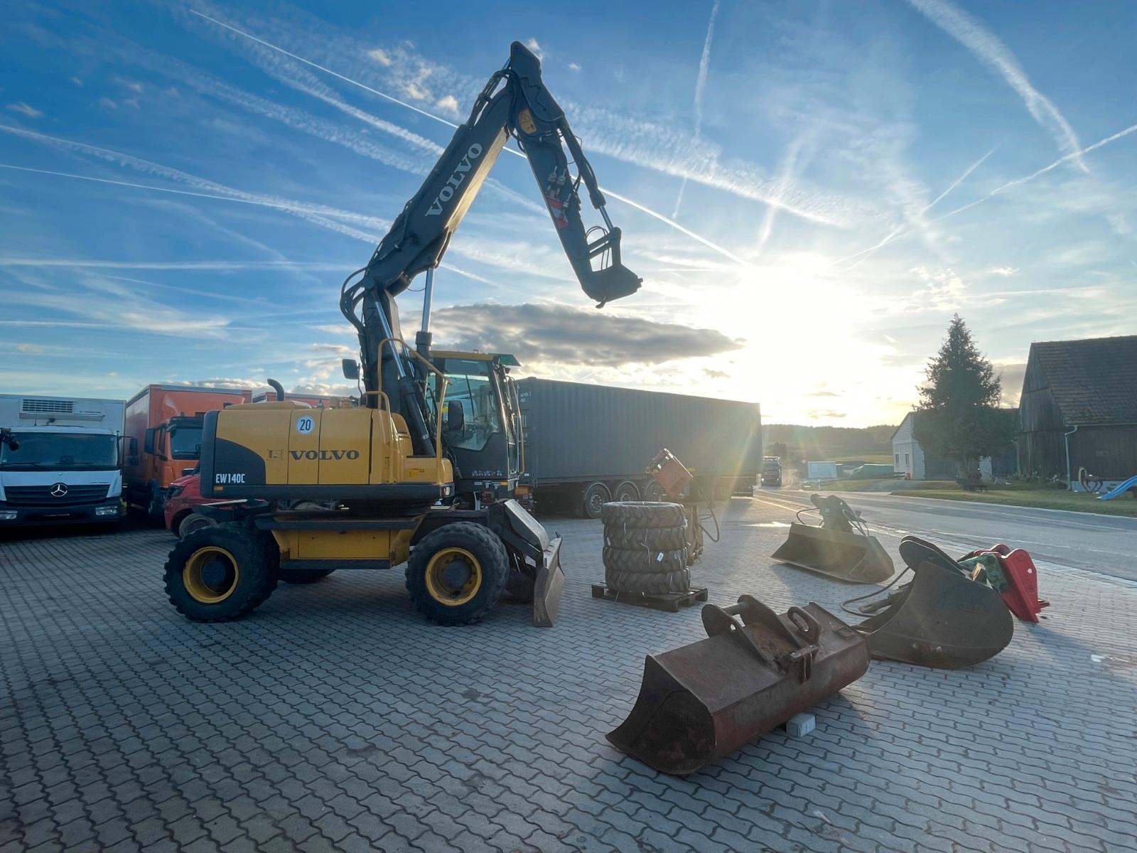 Volvo Mobilbagger EW140C Lehnhoff HS10 Hammer-Scherenh