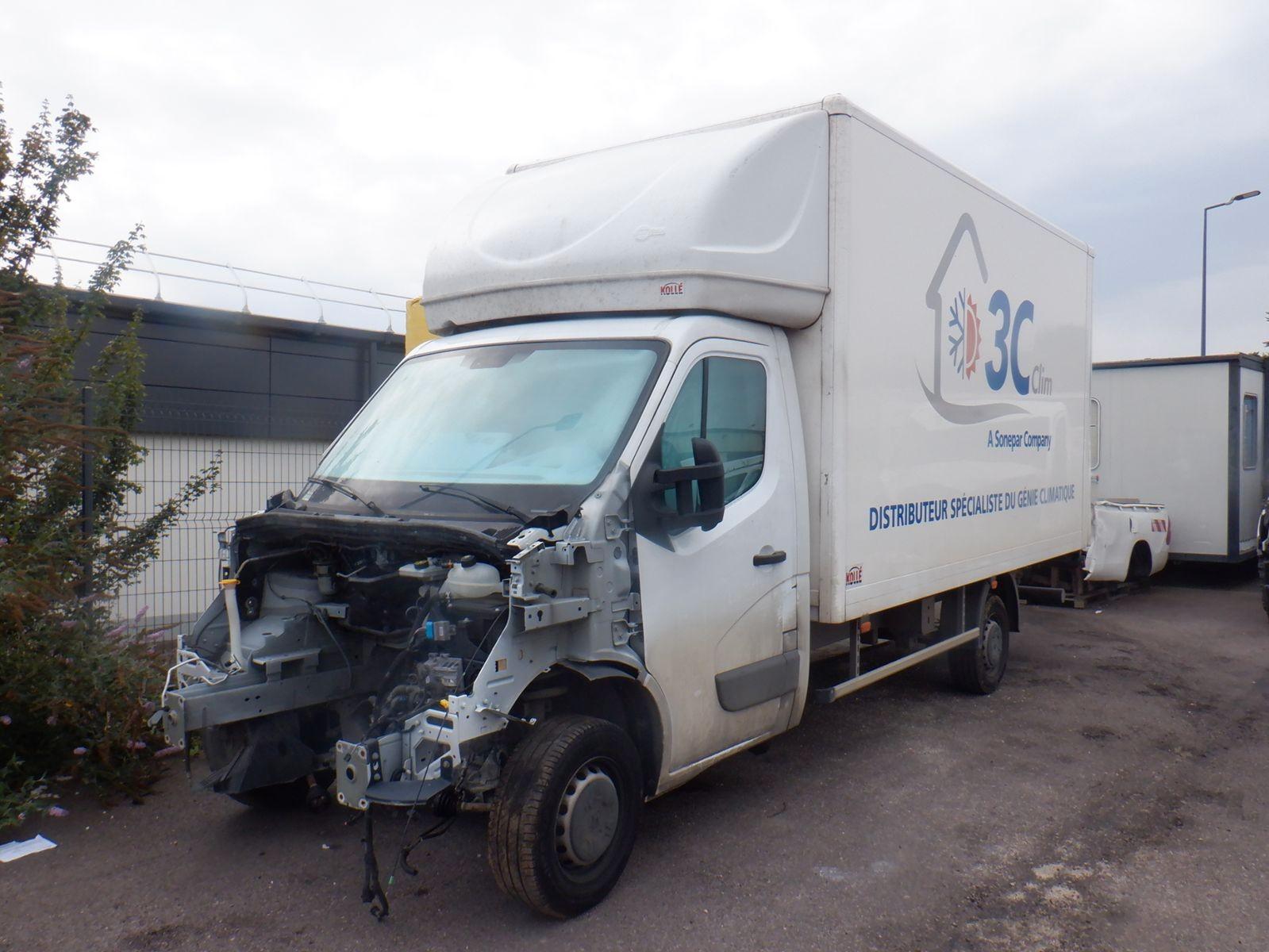Renault Master III 2.3 BLUEDCI 145CH BOX 20M3 3,5t