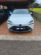 Toyota Mirai FCEV Advanced JBL Sound. Panorama  - weiße Toyota Mirai