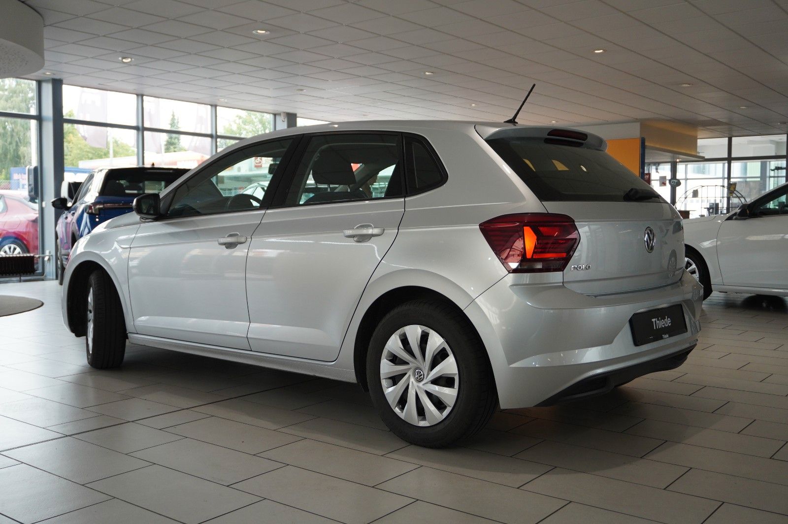 Fahrzeugabbildung Volkswagen Polo VI 1.0 TSI COMFORTLINE LED/KLIMA/SHZ/USB