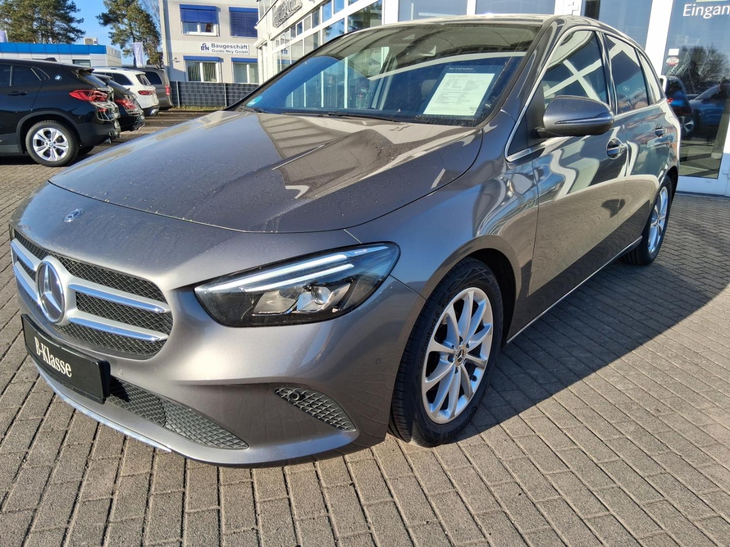 Mercedes-Benz B 180 Progressive LED Navi SHZG PDC Kamera LHZG