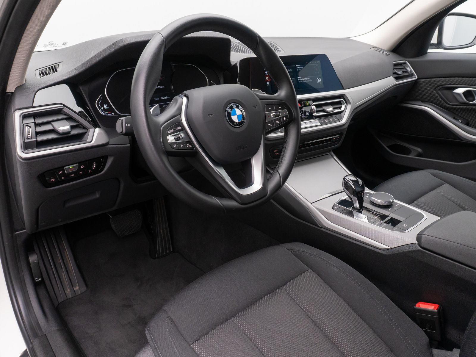 Fahrzeugabbildung BMW 320d Advantage GeschwindigReg Kamera DAB LED 17"