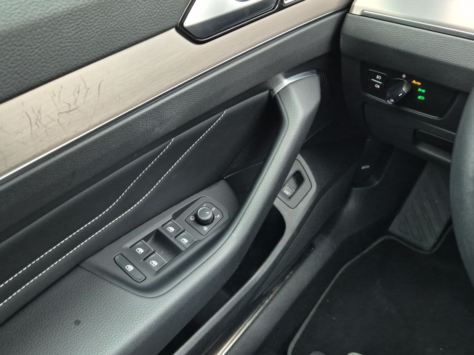 Fahrzeugabbildung Volkswagen Passat Variant TDI Elegance DSG Matrix Navi AID