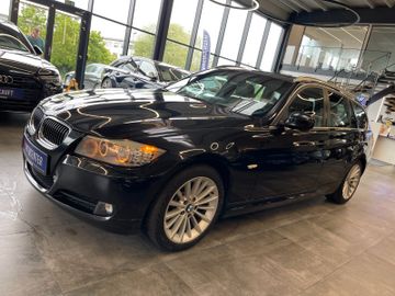 BMW Touring 330d xDrive *PANO*NAVI*PDC*SZHZ*LEDER*