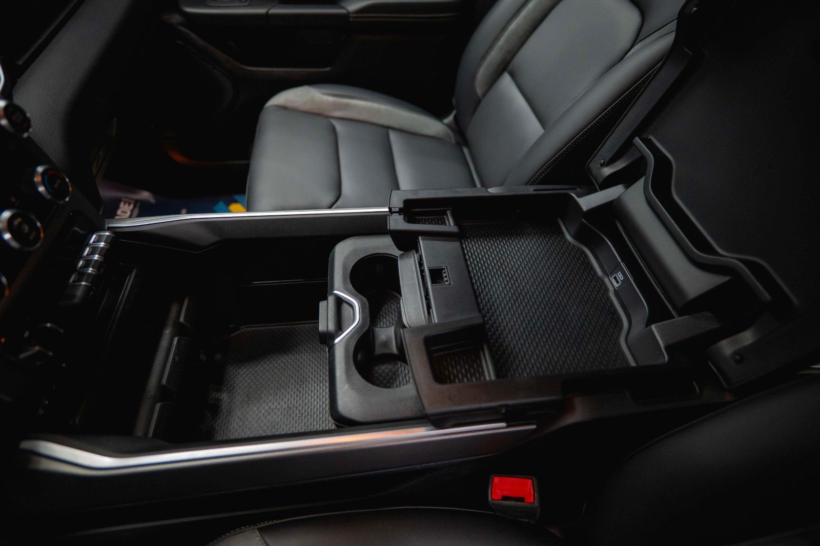 Fahrzeugabbildung Dodge RAM 5.7 V8 HEMI 4x4 OFFROAD Night-Paket *LED*19%