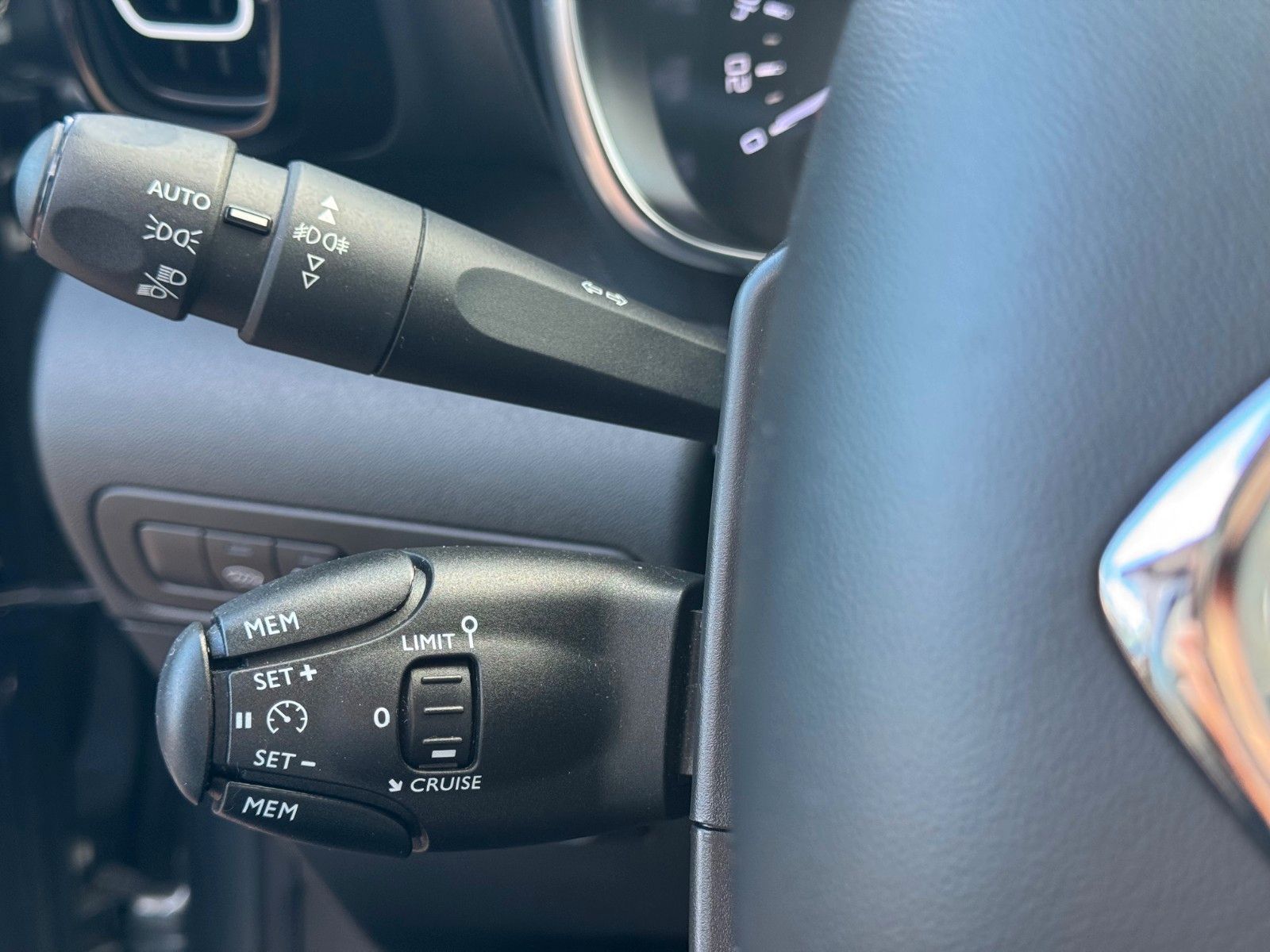 Fahrzeugabbildung Citroën C3 Aircross Shine Navigation Sitzheizung Tempoma