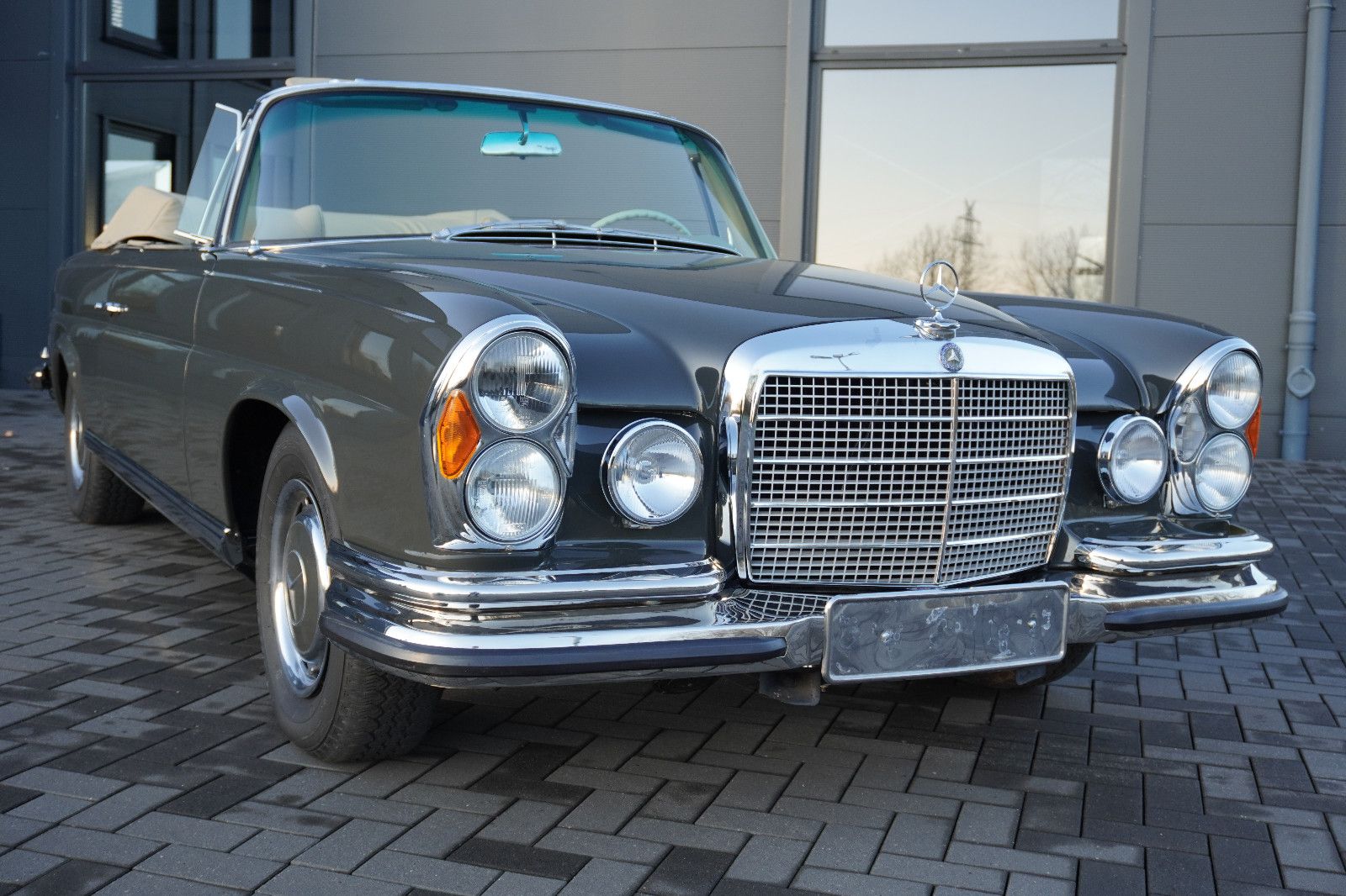 Fahrzeugabbildung Mercedes-Benz 280 SE 3,5 Cabriolet Conversion
