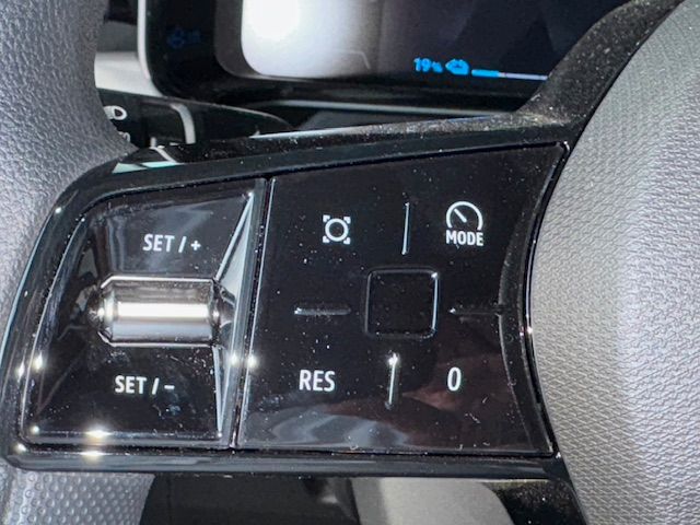 Fahrzeugabbildung Renault 4 E-Tech elektrisch Evolution 150 Comfort Range