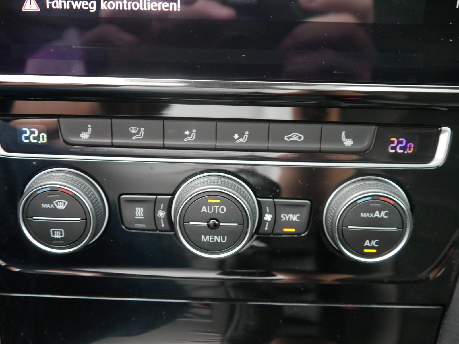 Volkswagen Golf VII 1.5 TSI Highline AHK LED Standheizung
