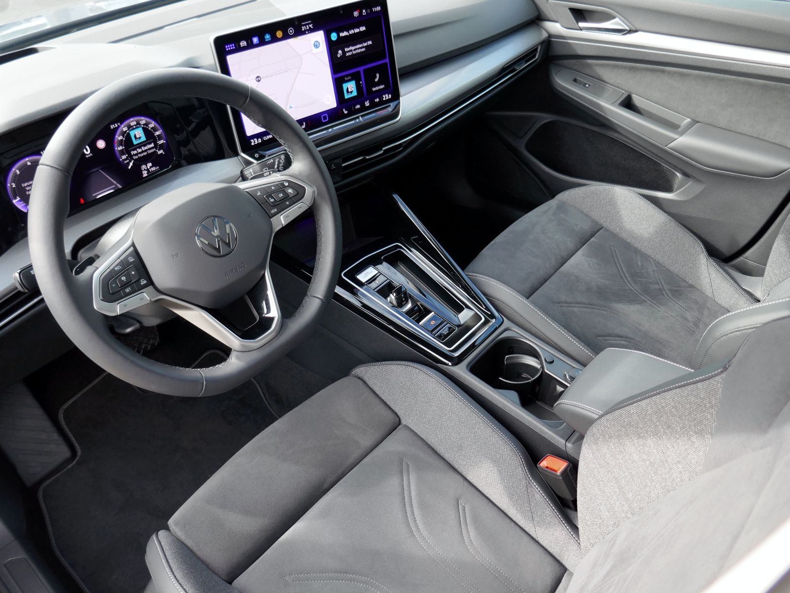 Fahrzeugabbildung Volkswagen Golf VIII Style 1.5 eTSI DSG | LED RFK ACC Navi