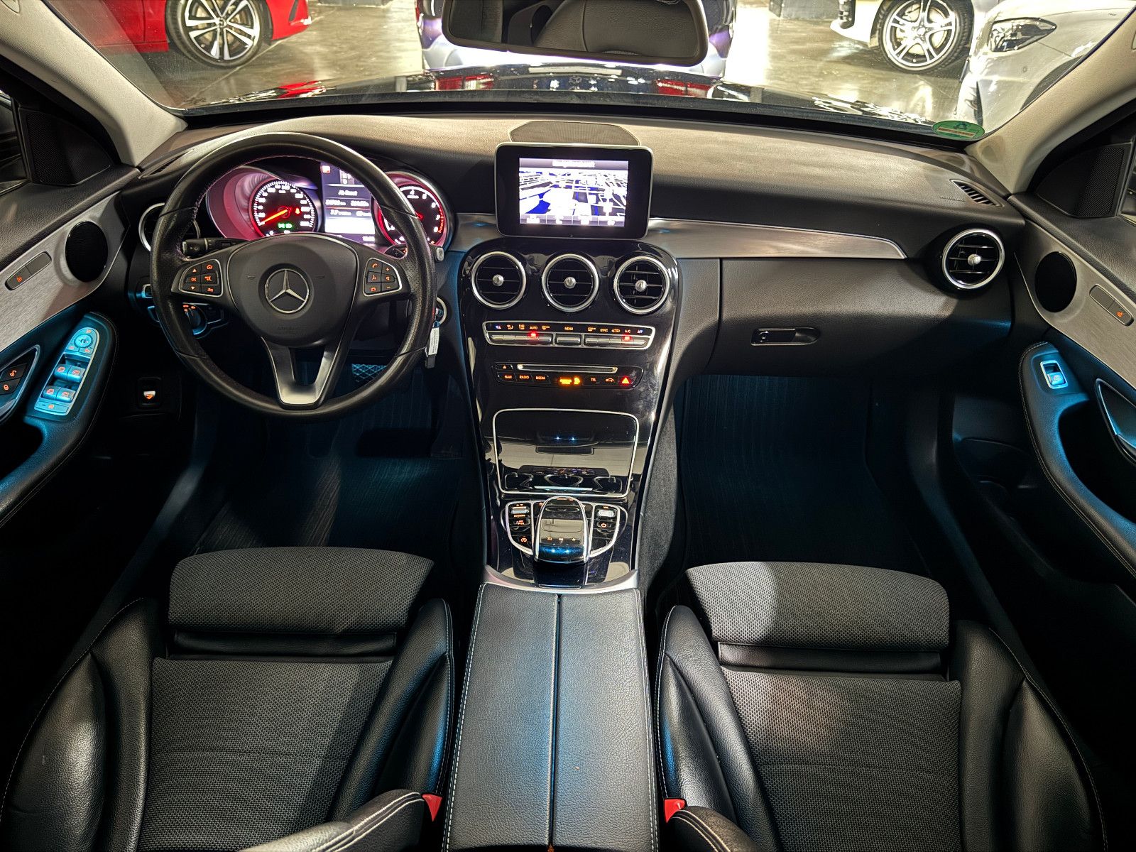 Fahrzeugabbildung Mercedes-Benz C 180 T CGI 9GT 2X AVANTGARDE PANO ILS NAVI AHK