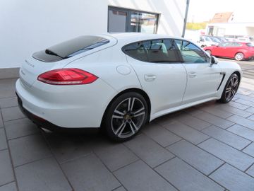Porsche Panamera - 4