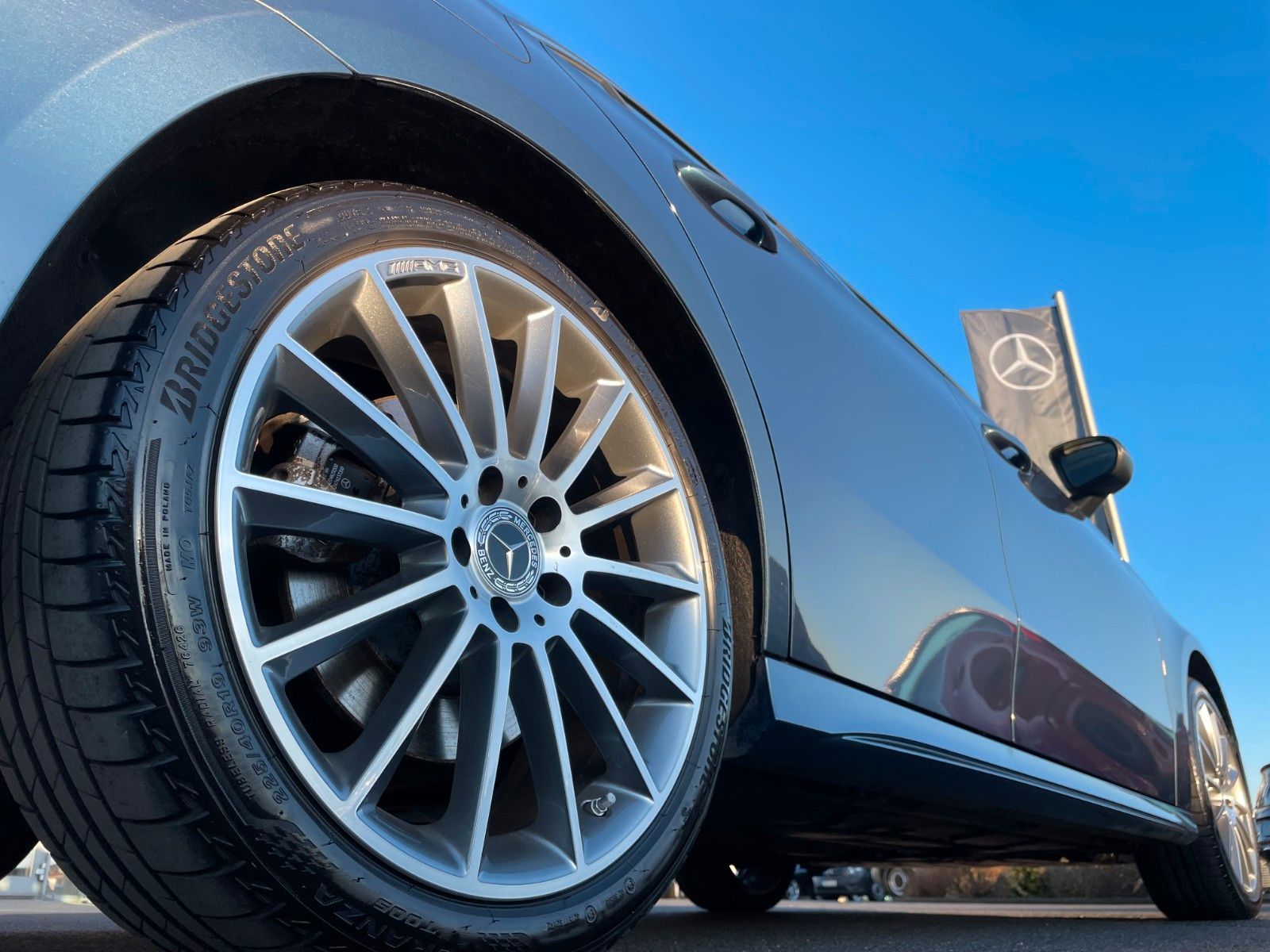 Fahrzeugabbildung Mercedes-Benz A 250e Limo+AMG+Ambiente+RFK+19Zoll+MBUX+LED+