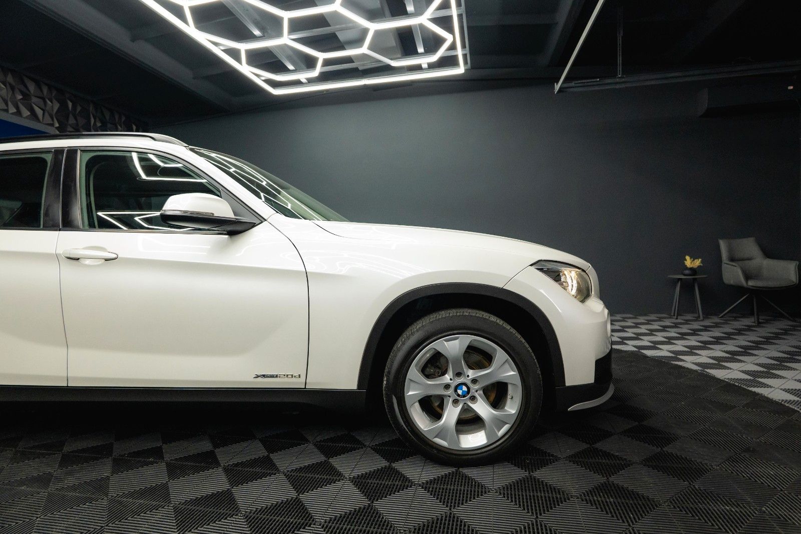 Fahrzeugabbildung BMW X1 xDrive20d Sport Line Autom. Bi-Xenon*Perlmutt