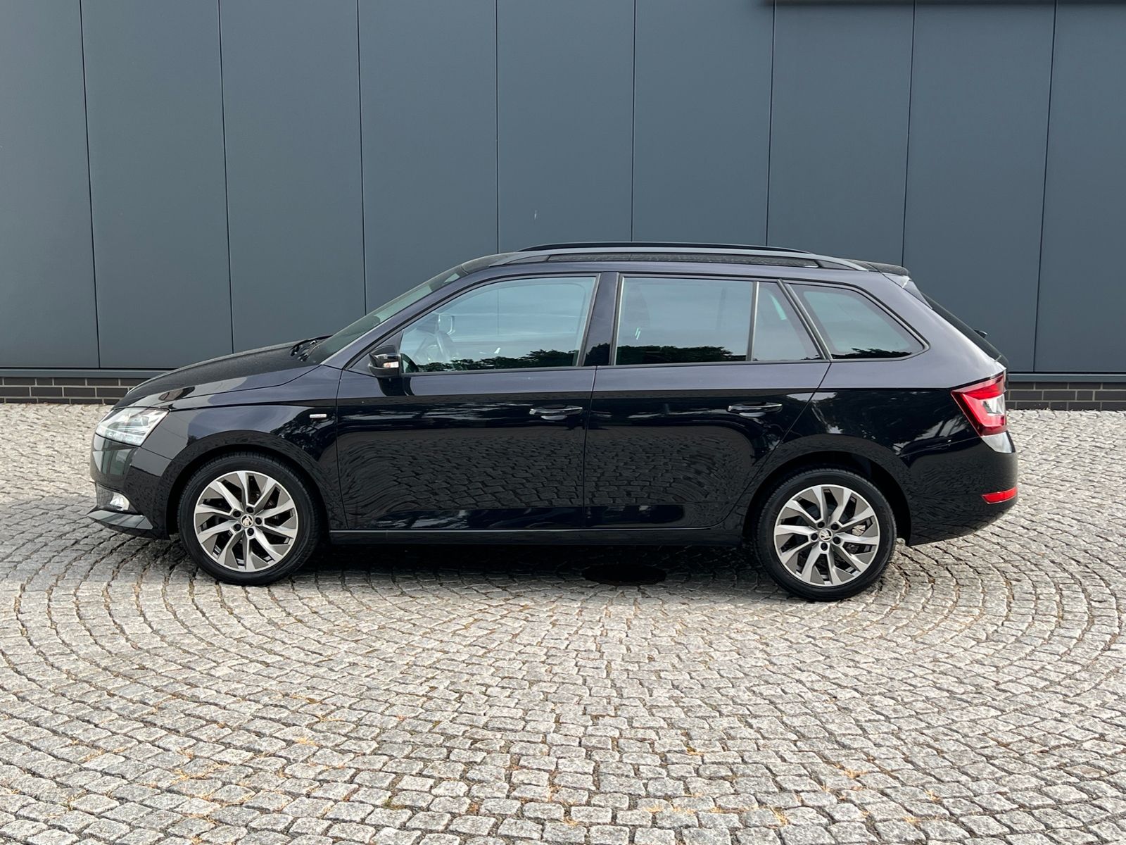 Fahrzeugabbildung SKODA Fabia Combi Clever Best of 1.0 TSI *Bi-LED, Pano