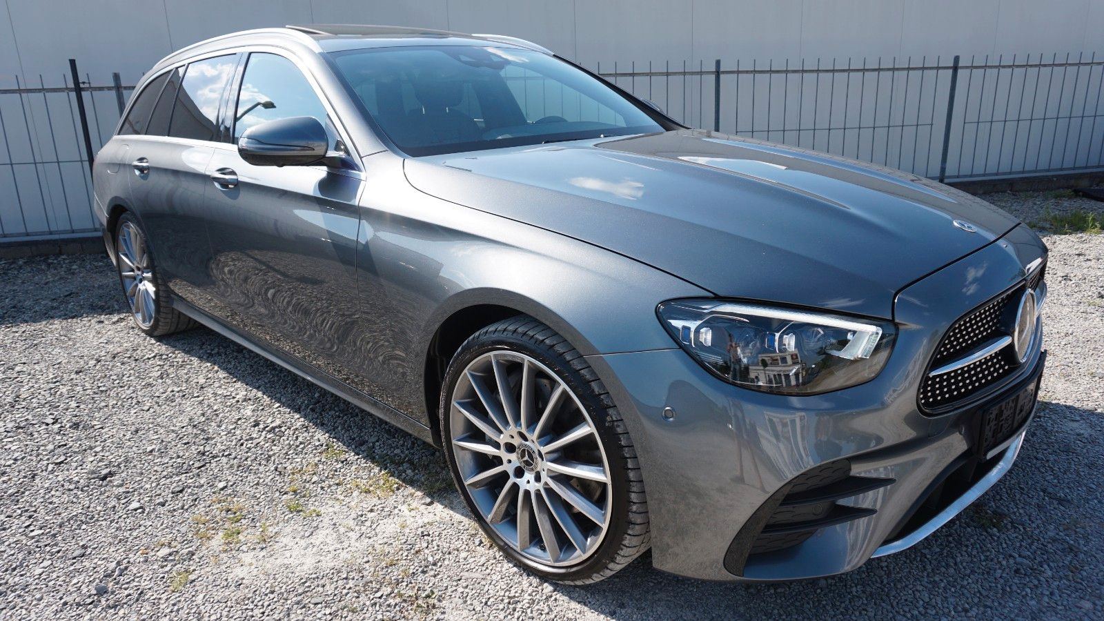 Fahrzeugabbildung Mercedes-Benz E 450 E T-Modell E 450 4Matic, AMG Line, Kamera