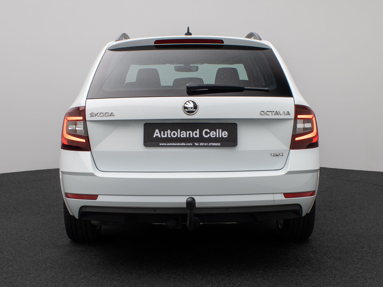 Fahrzeugabbildung SKODA Octavia Combi Clever 4x4 Aut. Panorama AHK 8Fach