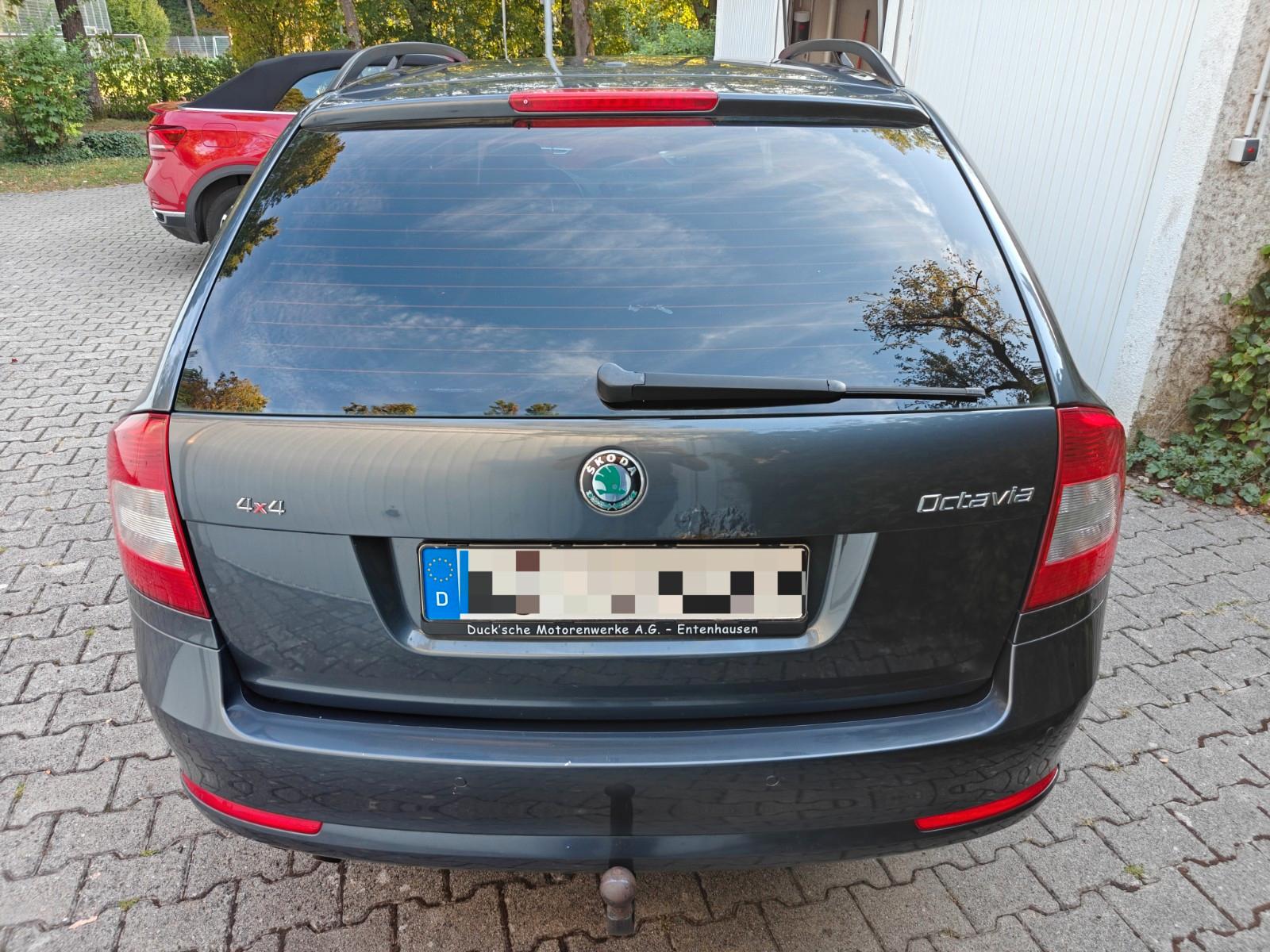 Skoda Octavia 2011 — салон