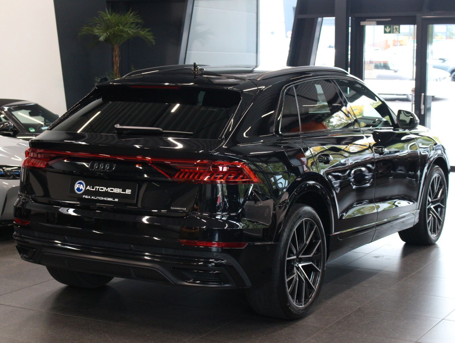 Fahrzeugabbildung Audi Q8 50 TDI quattro S Line Edition All Black+VOLL