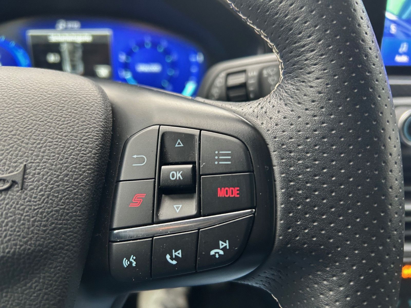 Fahrzeugabbildung Ford Focus Turnier ST 280 PS/ NAVI/LED/KAMERA/ACC