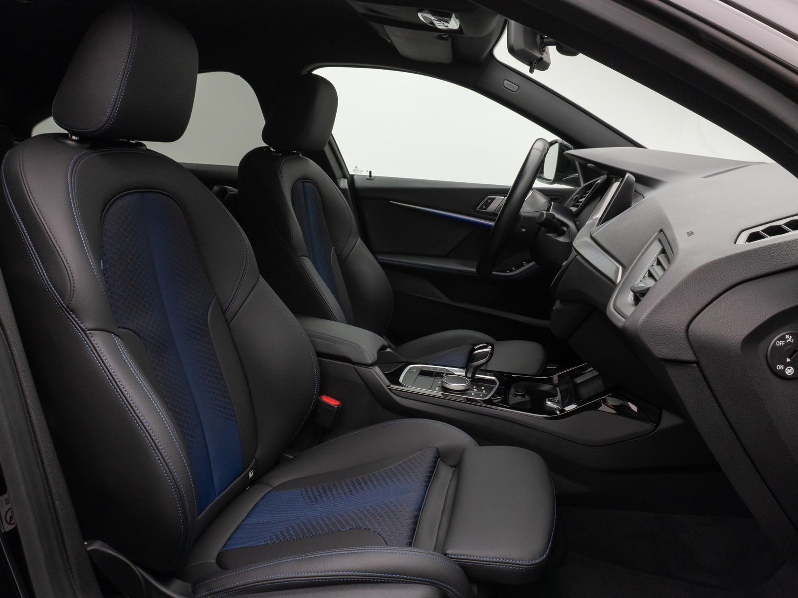 Fahrzeugabbildung BMW 218i Gran Coupé M Sport DAB CockPitPr PDC Komfor