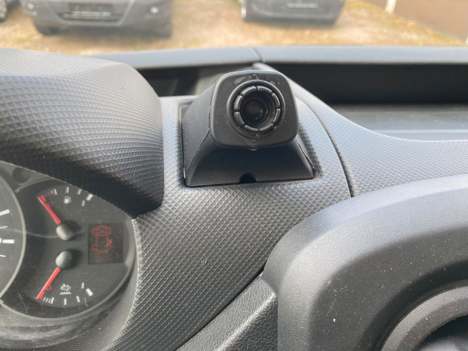 Fahrzeugabbildung Renault MasterIII DoKaDreiseitenkipper,1Hd,Klima,AHK,Kam